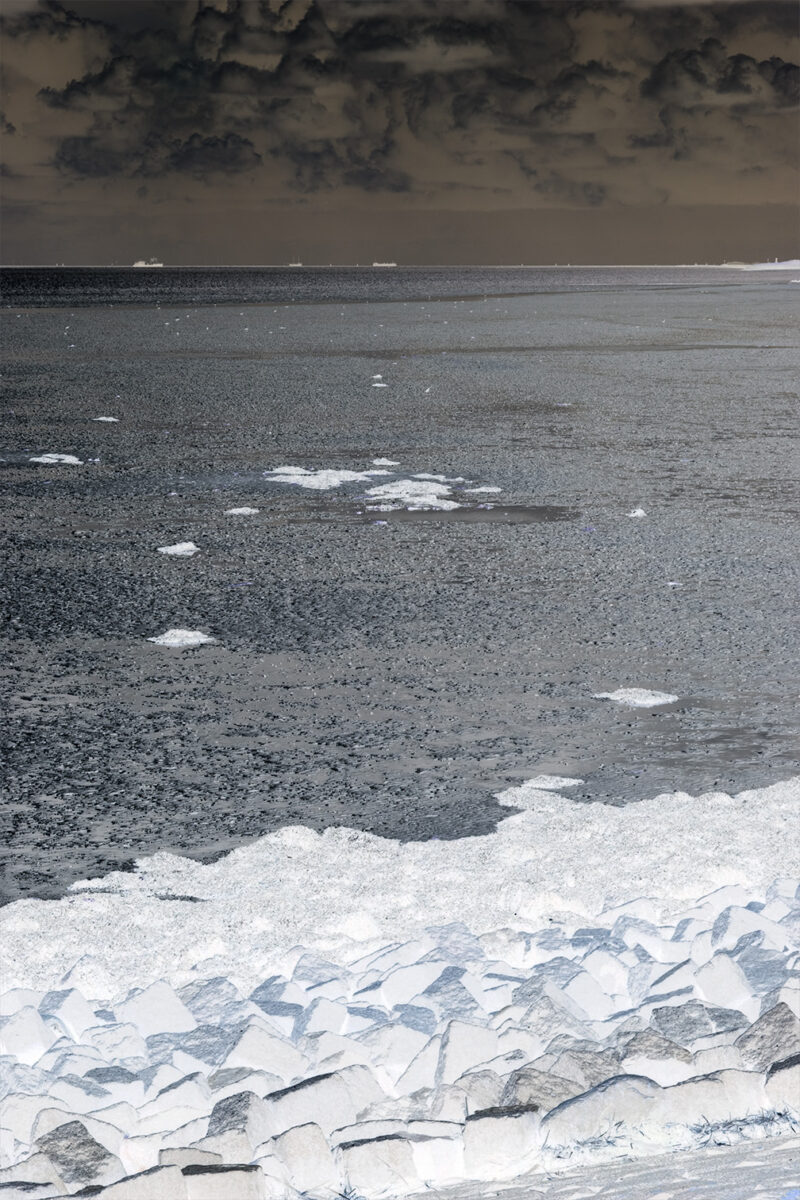 serie dreamscapes foto photo fotograaf photographer henriette santing zee sea wolken clouds ice ijs