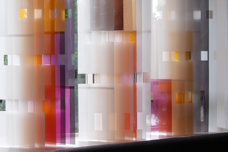 Block serie compositieMargreet opdracht kunstwerk textielwerk textiel lamellen verticale jaloezie studio santing henriette